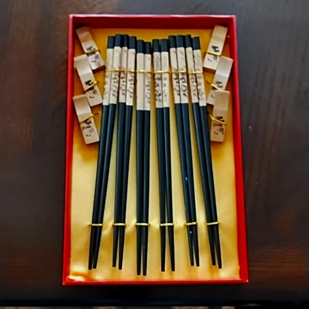 SET OF 6 PAIRS OF CHOPSTICKS. NEVER USED.